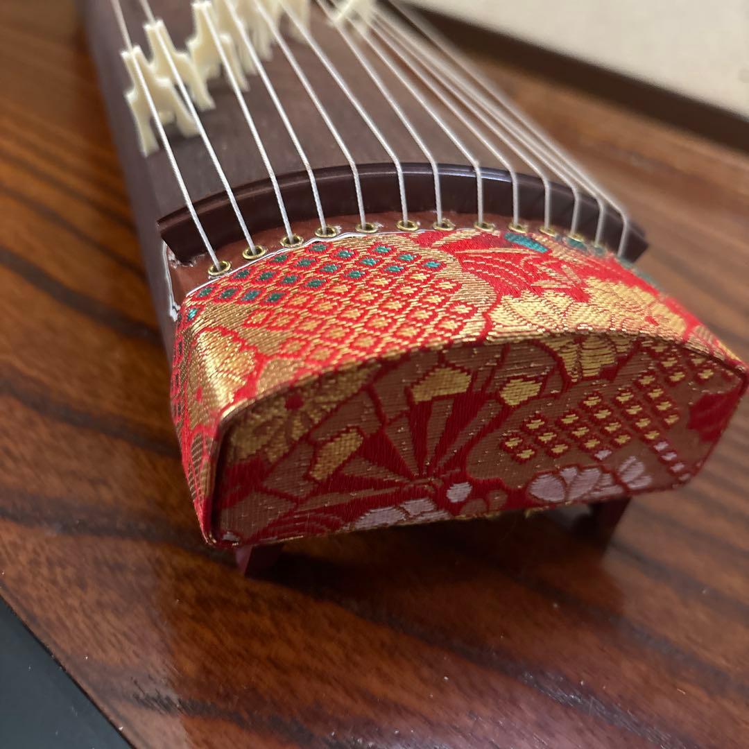 ミニ琴　ミニ三味線　和楽器13絃の箏と三味線。