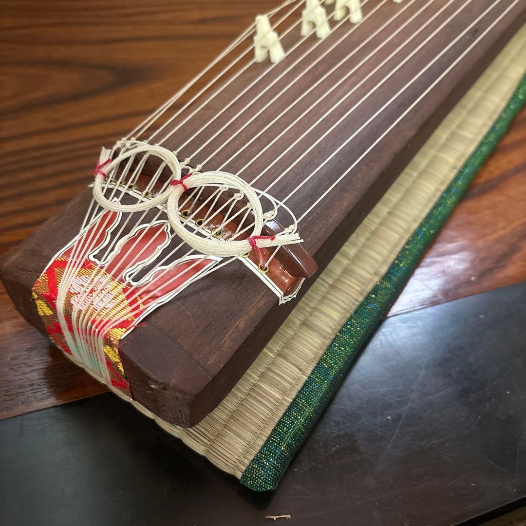 ミニ琴　ミニ三味線　和楽器13絃の箏と三味線。