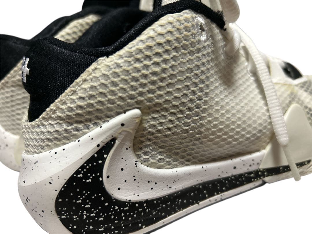 P　NIKE zoom freak 1 白x黒　23cm