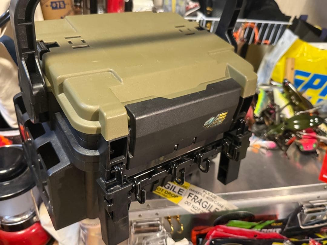 【バス釣り用品まとめ売り】リール、ルアー、ワーム大量セット　タックルボックス付き