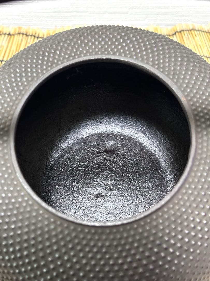 未使用、供箱付　南部秀山 佐藤 勝弘作　１５型アラレ　鉄瓶　南部鉄瓶　南部鉄器