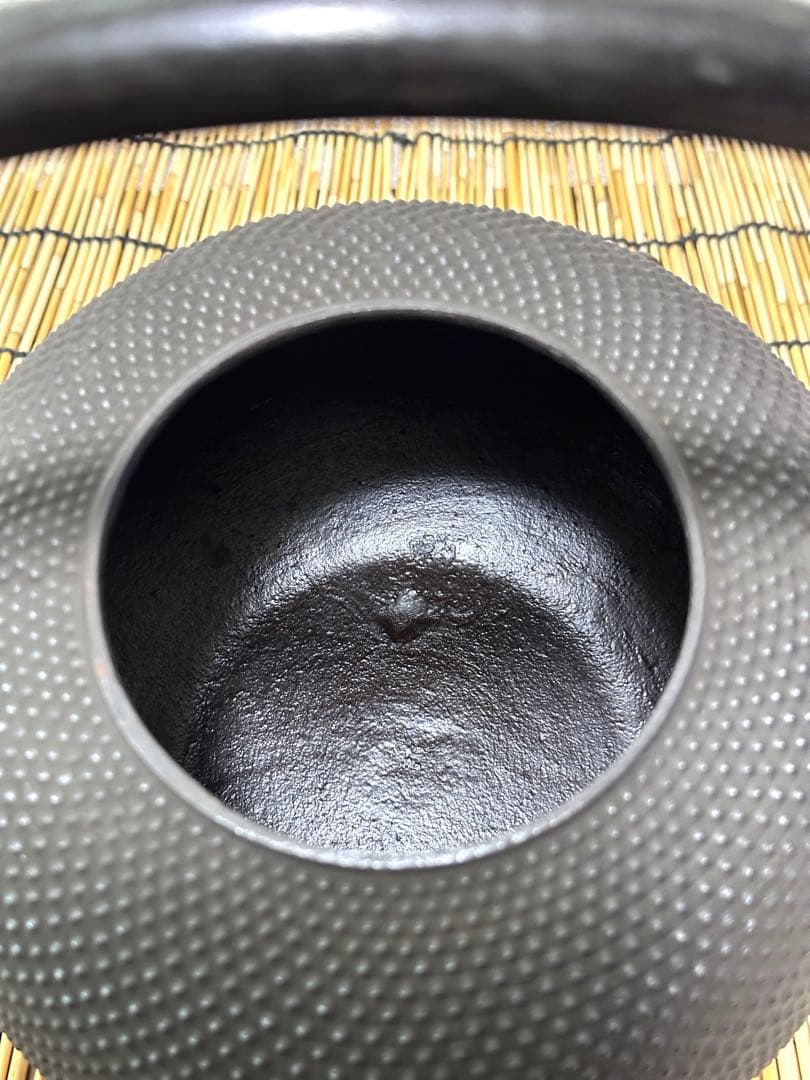 未使用、供箱付　南部秀山 佐藤 勝弘作　１５型アラレ　鉄瓶　南部鉄瓶　南部鉄器