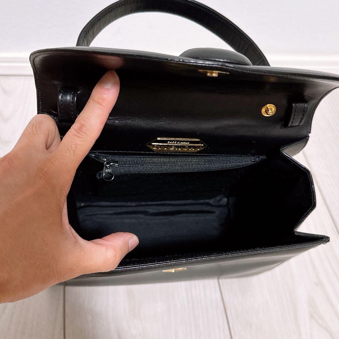 《美品》 GIVENCHY(ジバンシー)ハンドバッグ　自立