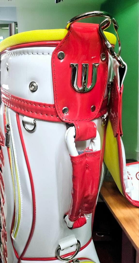 送料無料/新品未使用展示品　M-U SPORTS エナメル高級 キャディバッグ