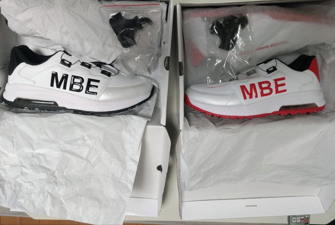 MASTER BUNNY EDITION MBE シューズ 2色セット