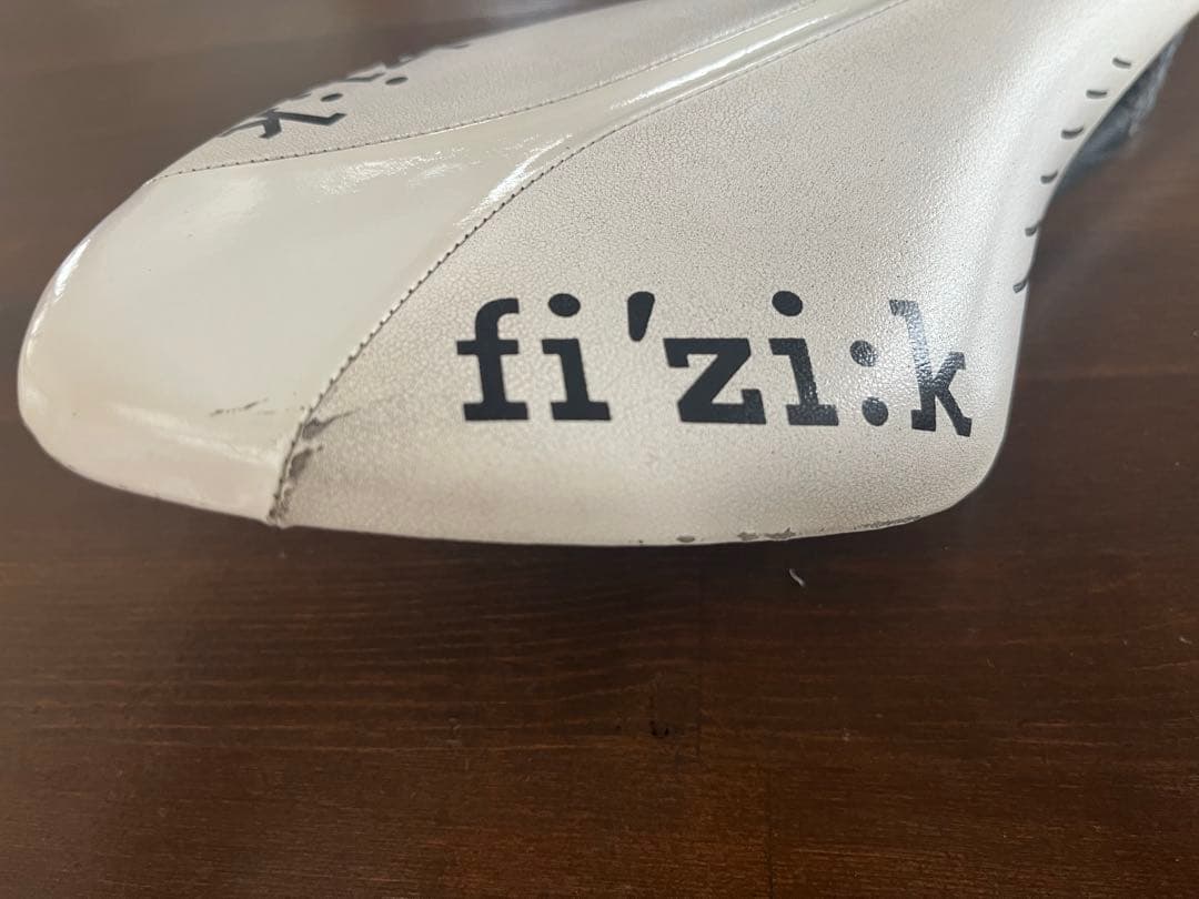 fi'zi:k airone カーボンブレードレール