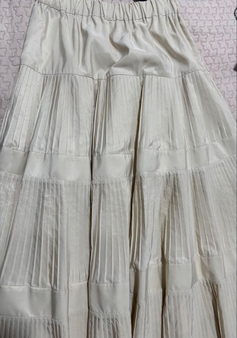BEARDSLEYプリーツティアードスカート　ホワイト　Fサイズ