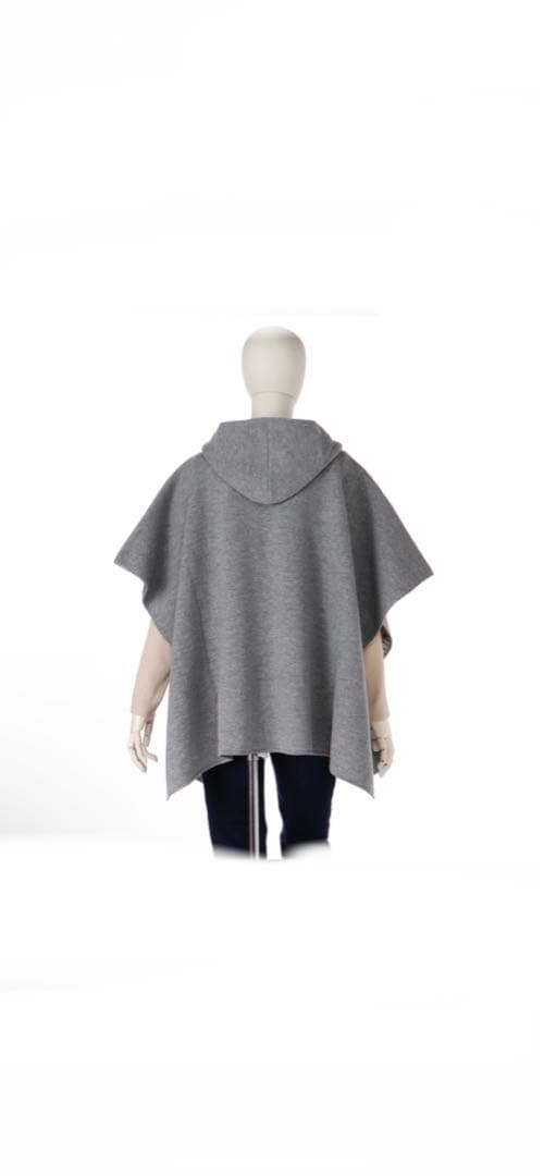 まりりんもんろ様　FENDI フード付きポンチョ グレー kids用 size4