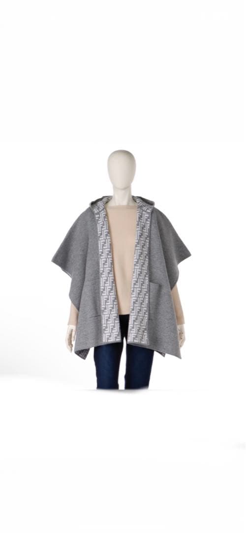 まりりんもんろ様　FENDI フード付きポンチョ グレー kids用 size4