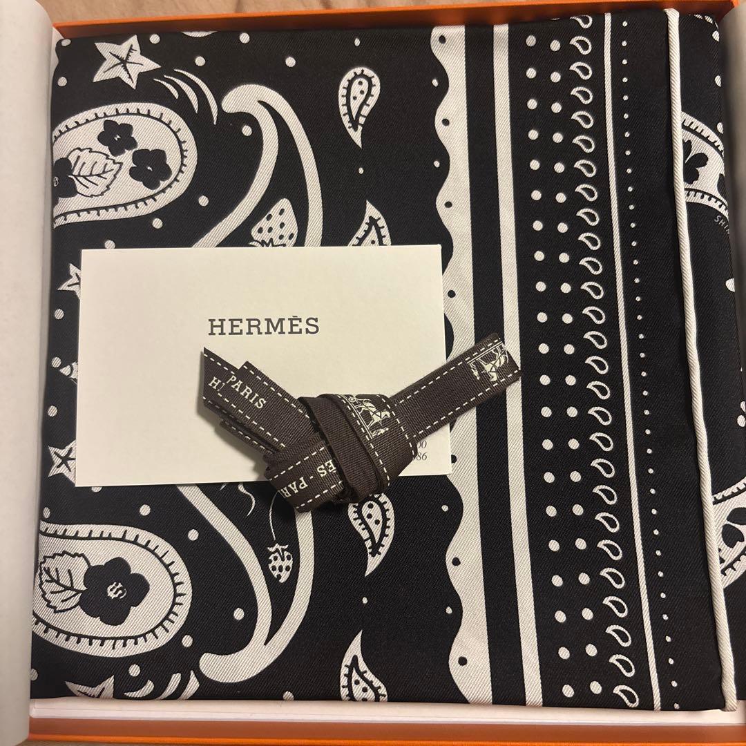 新品未使用 HERMES エルメス　シルクバンダナ 《ロデオ・デ・フルーツ》