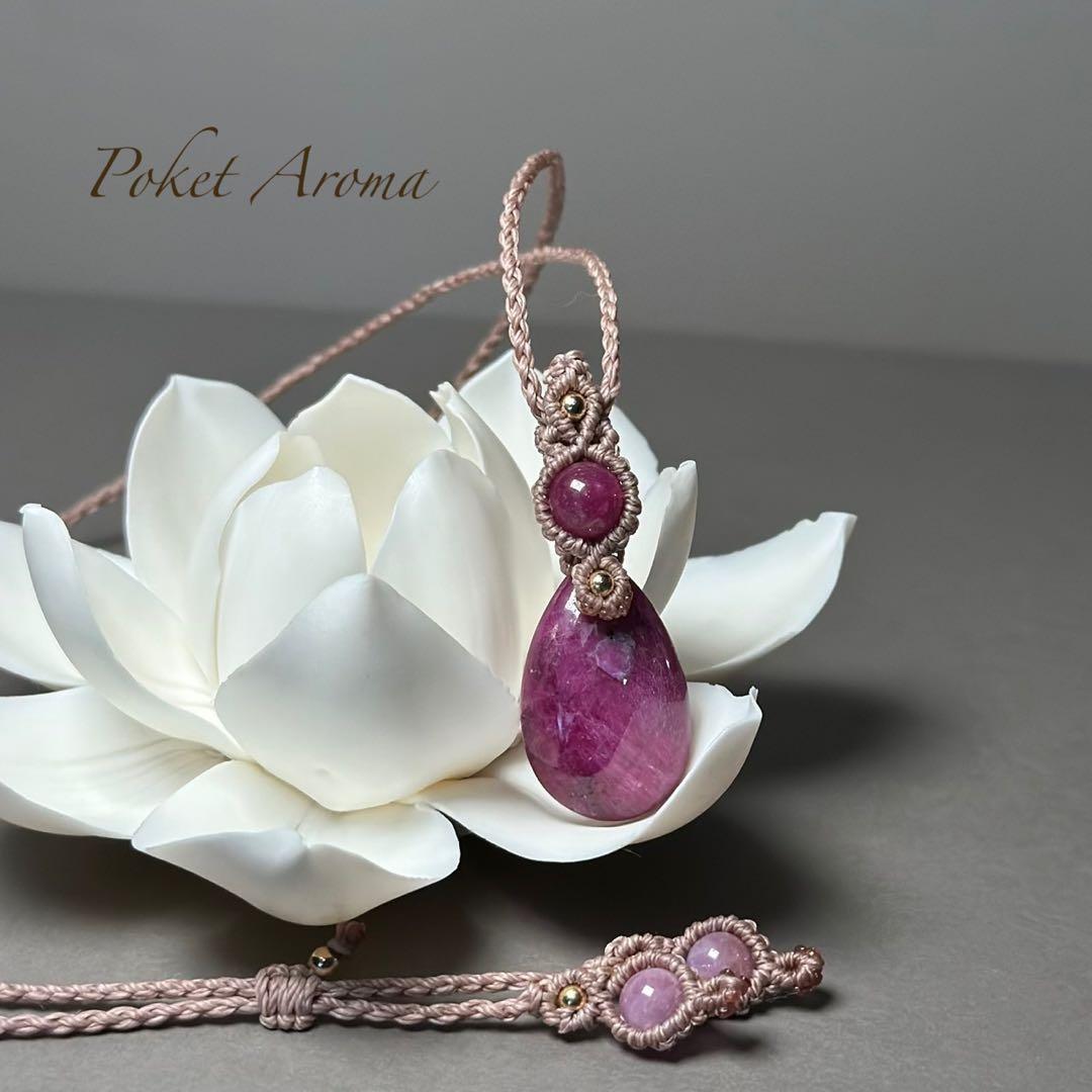 『如姫』ルビーインゾイサイトとルビーのマクラメペンダントネックレス