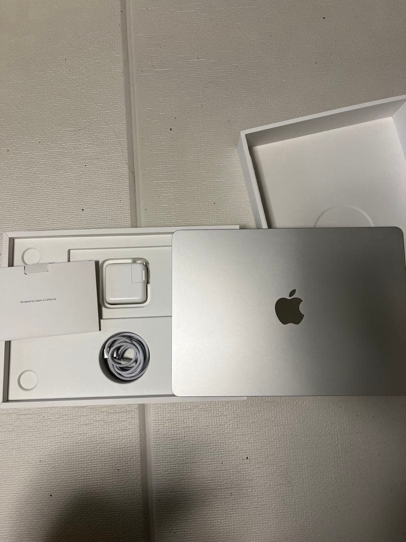 Apple MacBook AIR M3 シルバー 13インチ