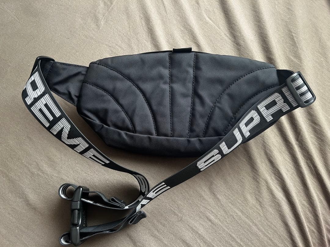 ゲリラ月末セール‼️ 12月になったら金額戻します！Supreme ボディバッグ