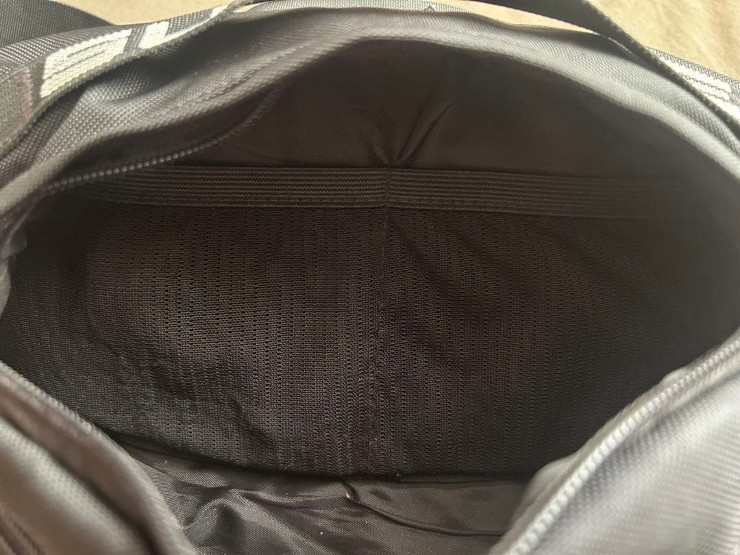 ゲリラ月末セール‼️ 12月になったら金額戻します！Supreme ボディバッグ