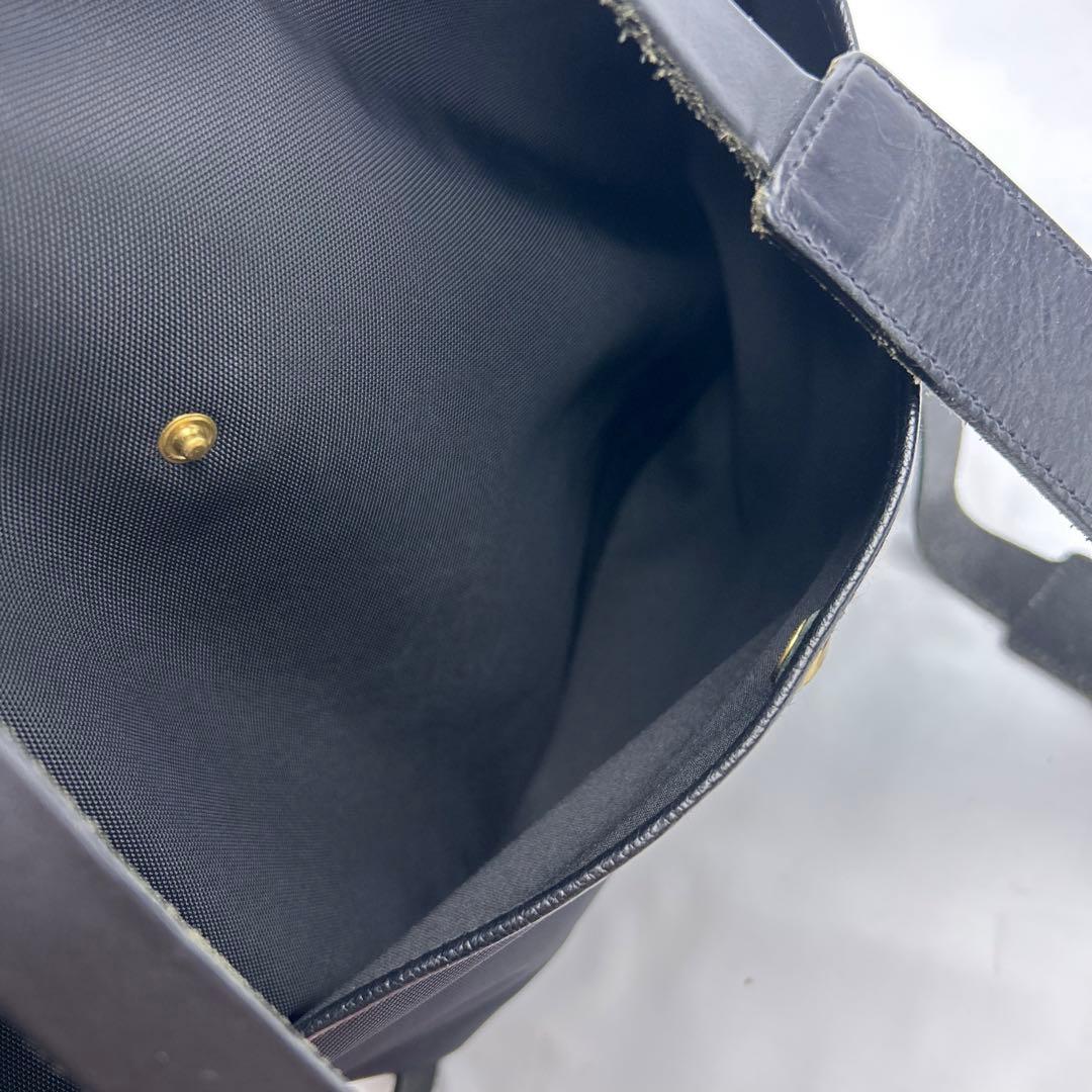 【超美品】イルビゾンテ　リュック　バックパック　レザー　ナイロン　黒　ロゴ型押し