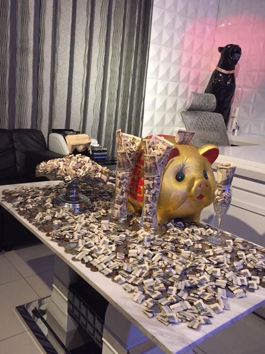 ☆ブタ☆ 貯金箱（縁起、運気抜群）