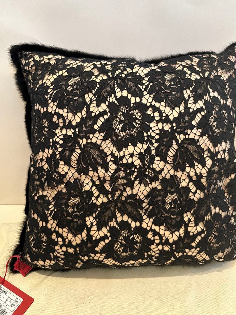 VALENTINO ミンクファークッション　ベビーレース