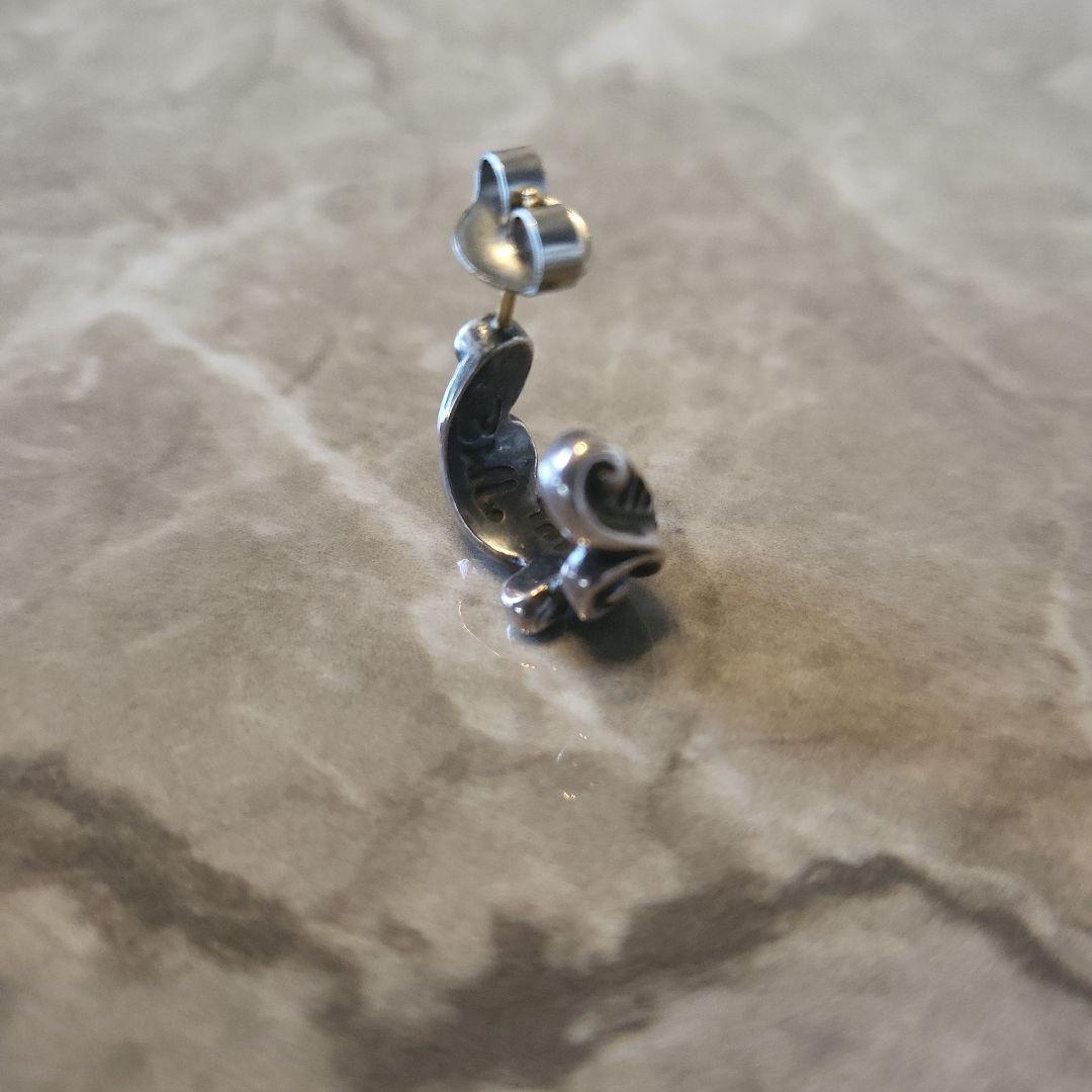 ビルウォールレザー　ピアス　ウェーブ