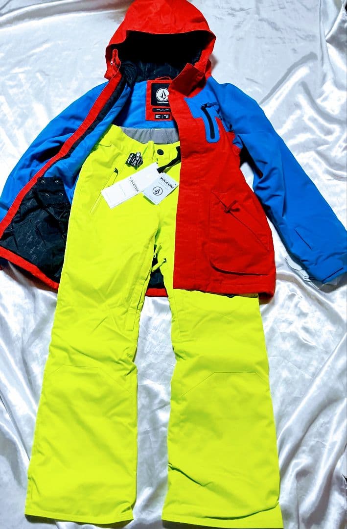 ✴️ジャケットのみ販売です✴️。【新品 】ボルコム スノボージャケット