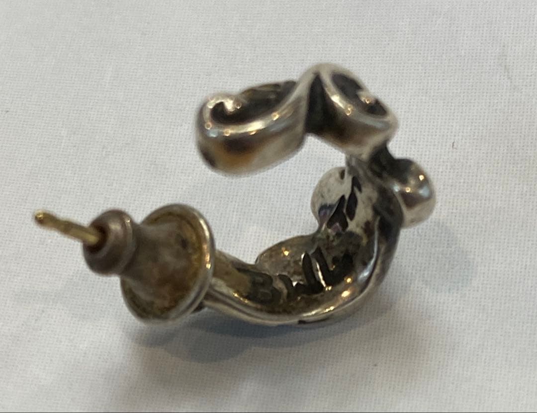 ビルウォールレザー　ウェーブピアス