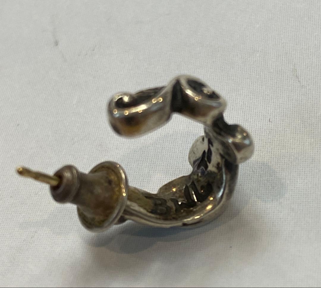 ビルウォールレザー　ウェーブピアス