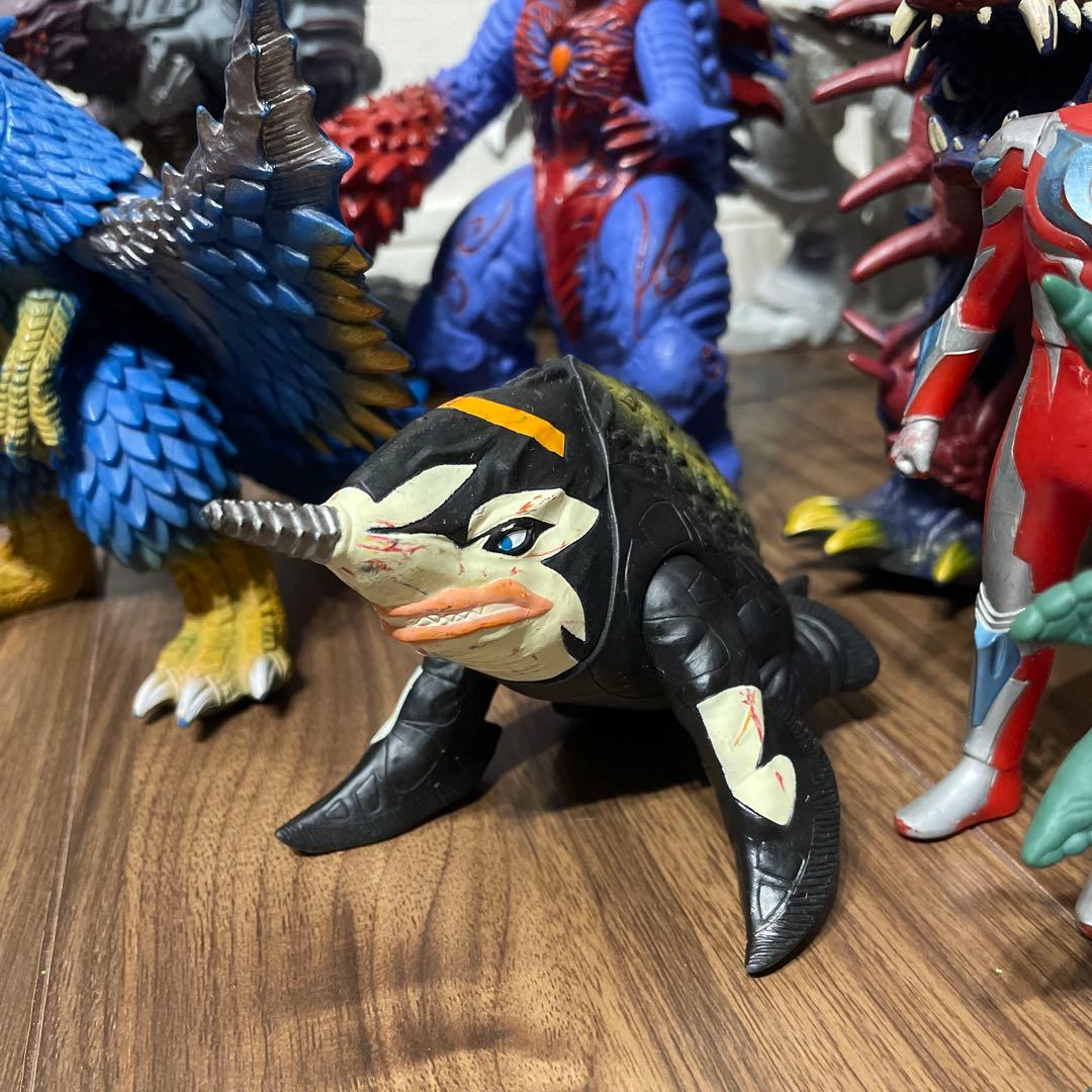 【送料無料】ウルトラマン&怪獣&仮面ライダー16体セット