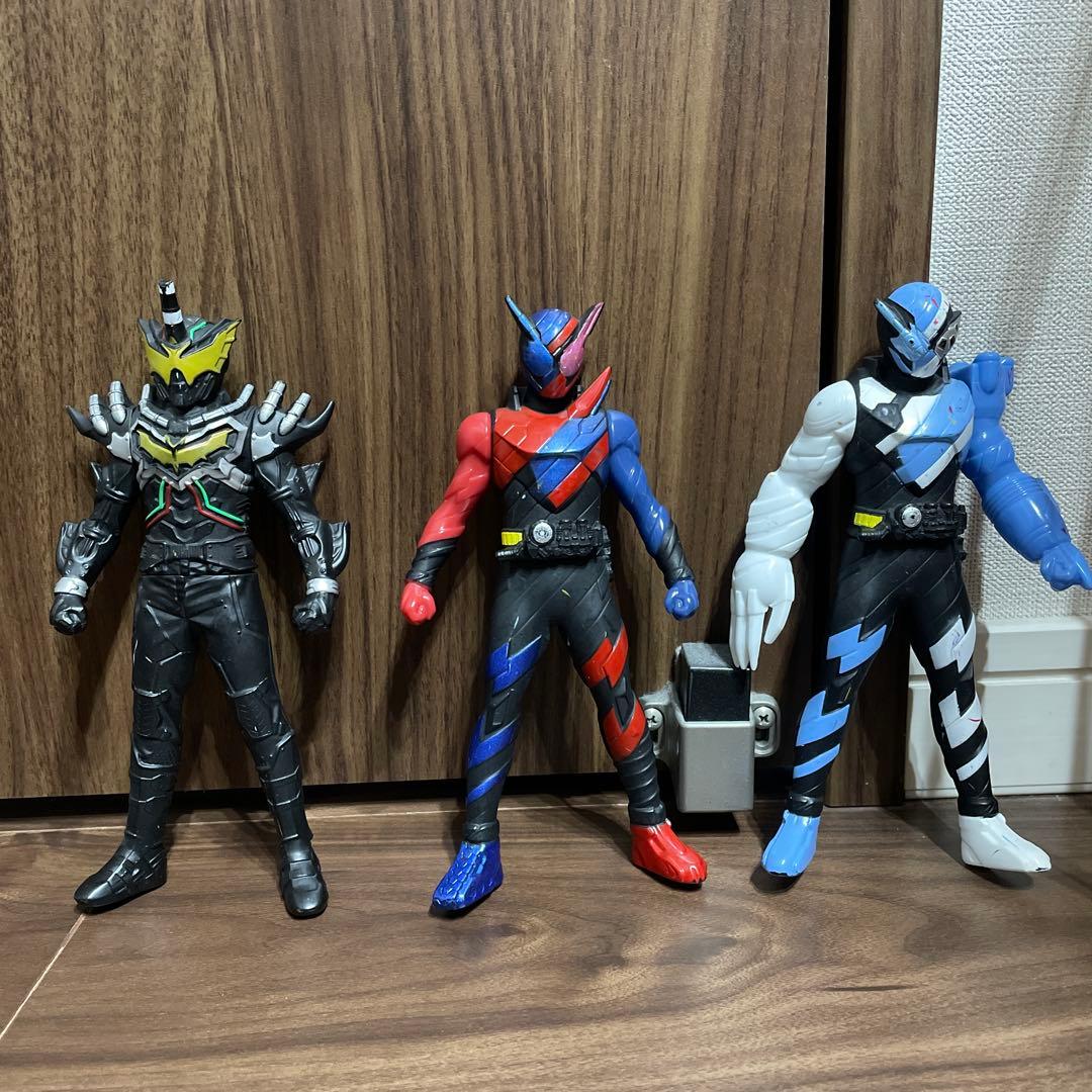【送料無料】ウルトラマン&怪獣&仮面ライダー16体セット