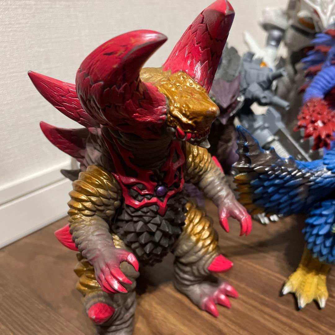 【送料無料】ウルトラマン&怪獣&仮面ライダー16体セット