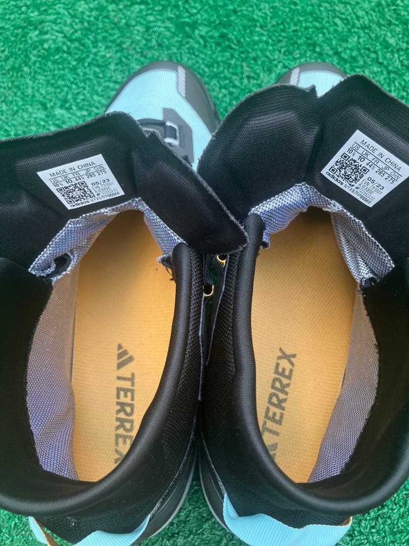 美品アディダススノトレ28.5