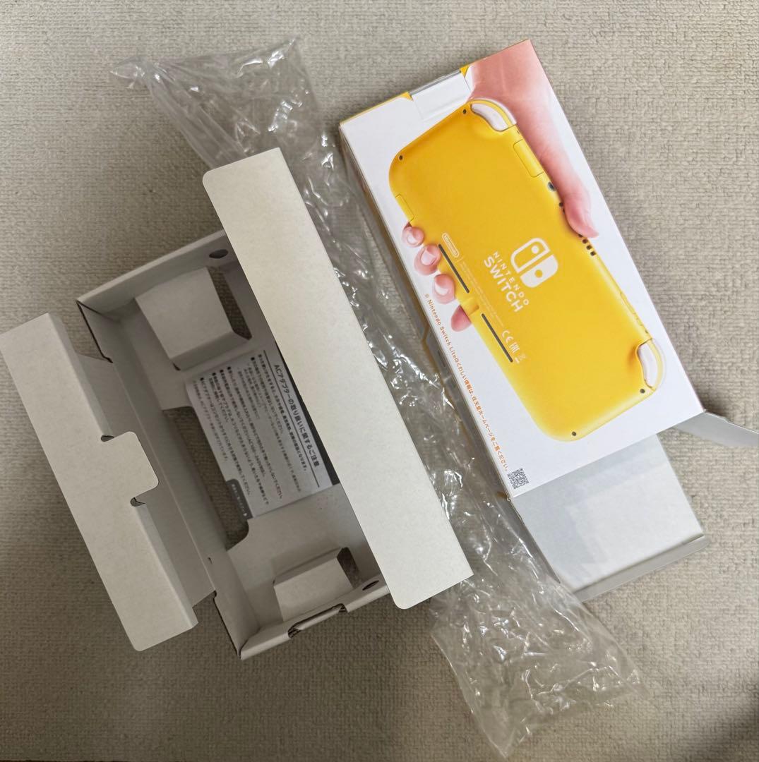 ケース付き Nintendo Switch Lite イエロー sdカード付き