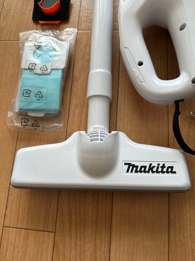 makita CL107FD 充電式クリーナー スタンド付き