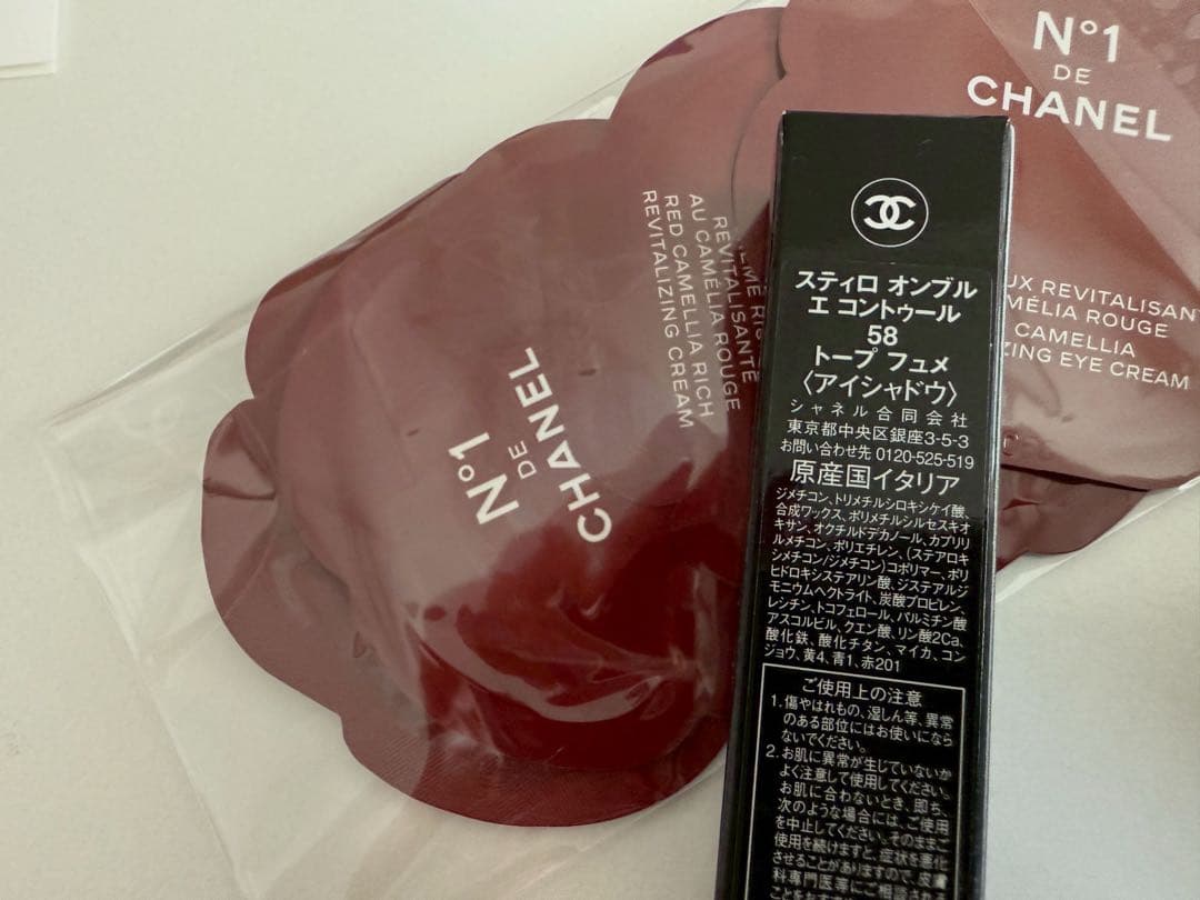 シャネル　ペンシル型アイシャドウ&ネイル&リップ