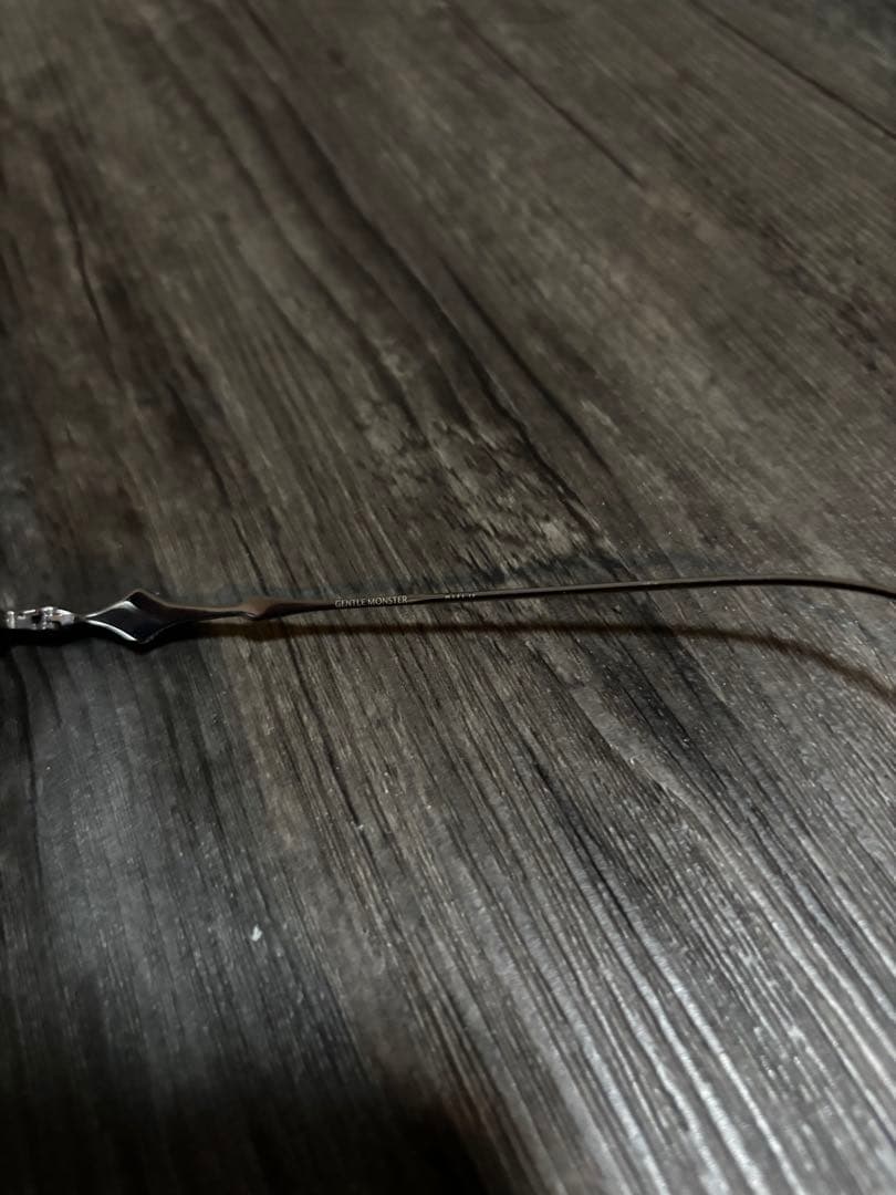 小物 GENTLE MONSTER atomic 02