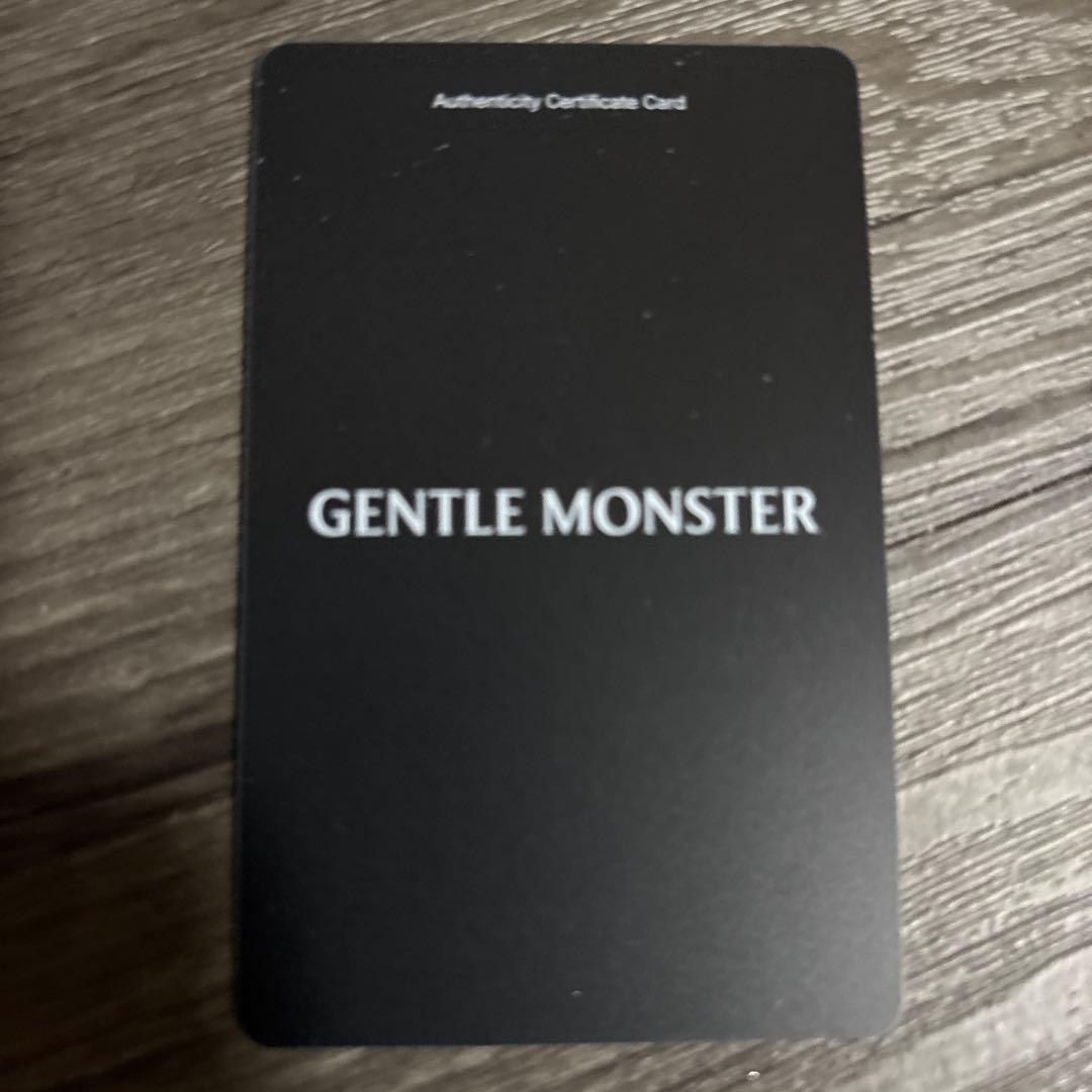 小物 GENTLE MONSTER atomic 02