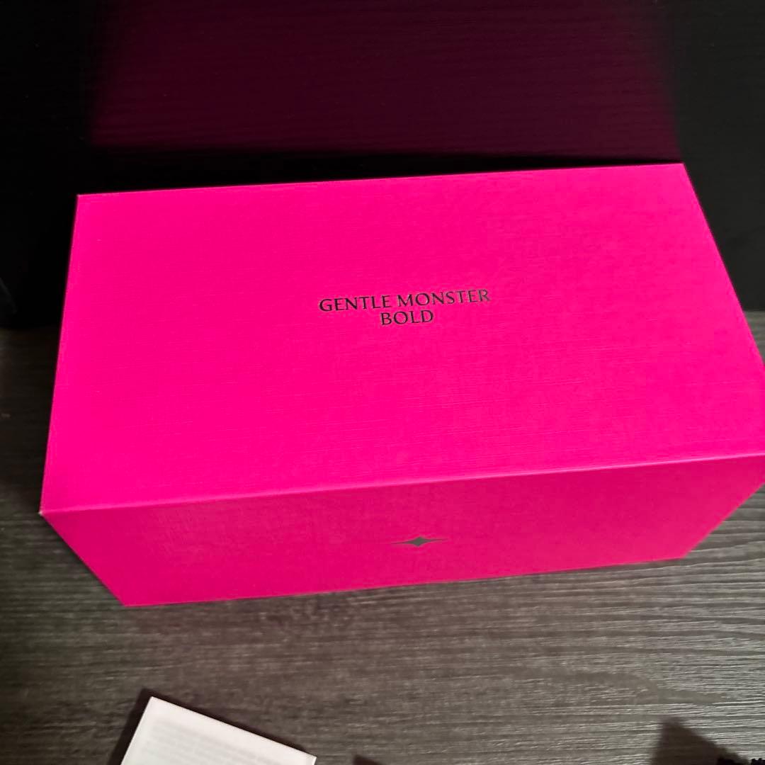 小物 GENTLE MONSTER atomic 02