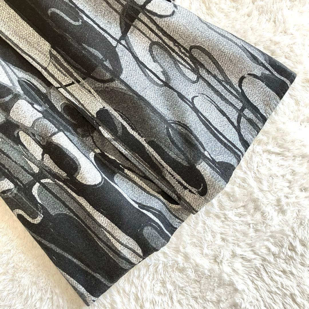 【美品】ヤンチェオンテンバール　高級ウールリバーシブルコート　モノトーンアート柄