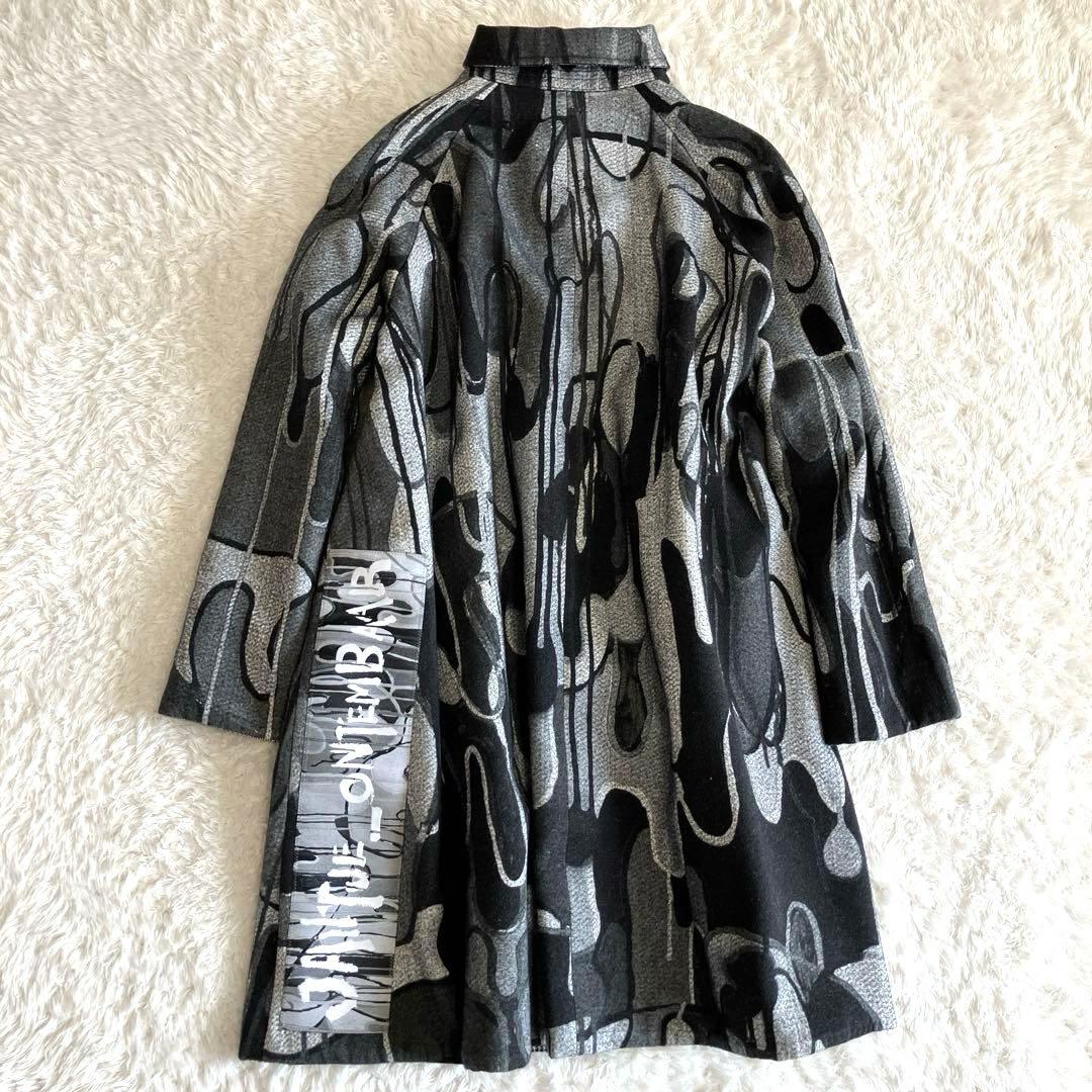 【美品】ヤンチェオンテンバール　高級ウールリバーシブルコート　モノトーンアート柄