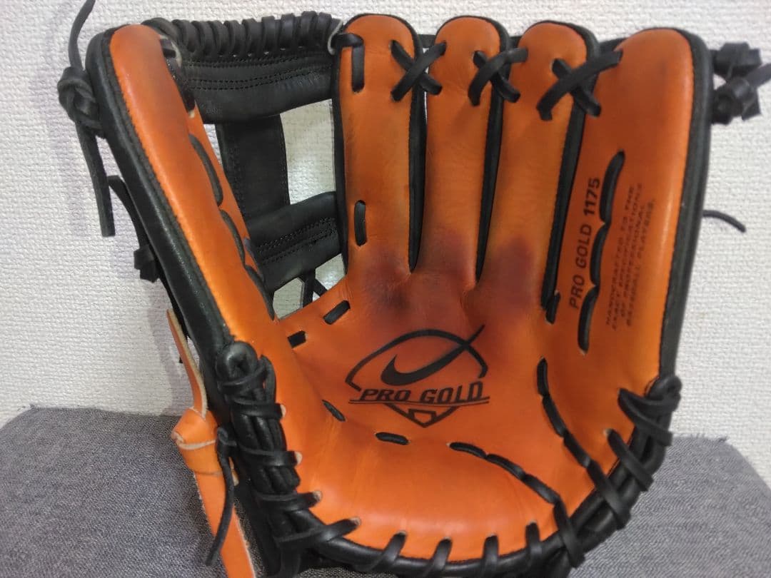 ナイキ一般大人用グローブ　PRO GOLD 　内野・オールラウンド