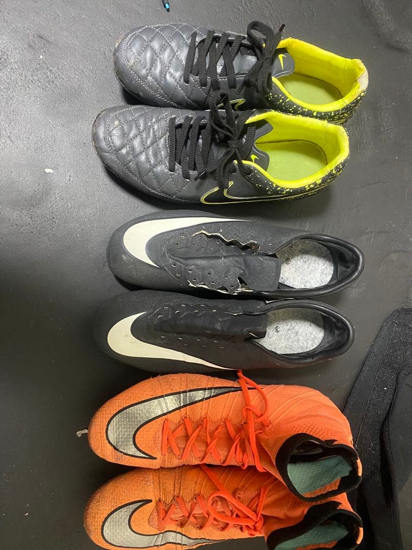 サッカースパイクナイキ25cm2足、25.5cm1足 NIKE