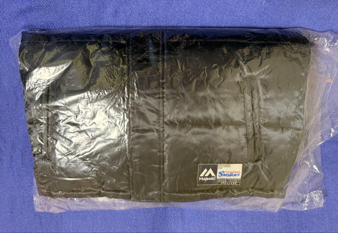 東京ヤクルトスワローズ 2017 CREW フード付きアウター S サイズ