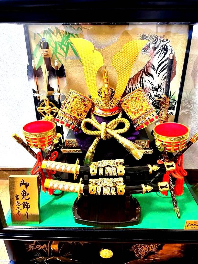 【新品同様】五月人形　兜ケース入り　オルゴール付き　13号吉徳工房