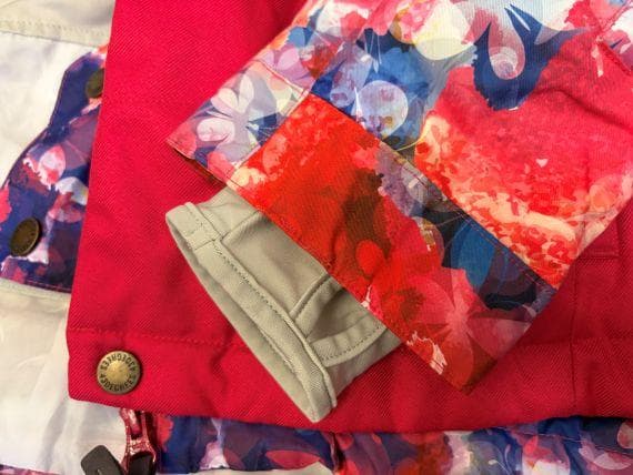 【超美品】上下スノーボードウェア 女性用＿サイズ：上下ともにM