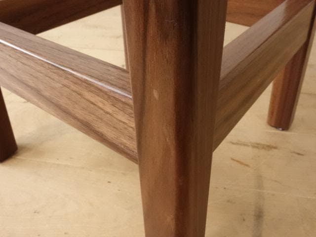 北海道手作り家具　ウォールナット材　スツール　座面布座（茶色）