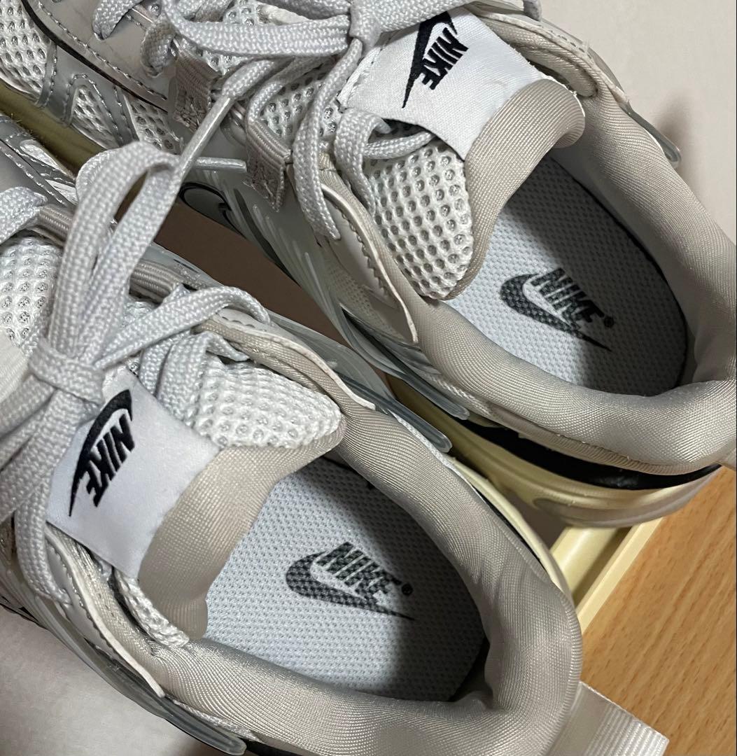 NIKE ウィメンズ V2Kラン 24.5 FD0736-100