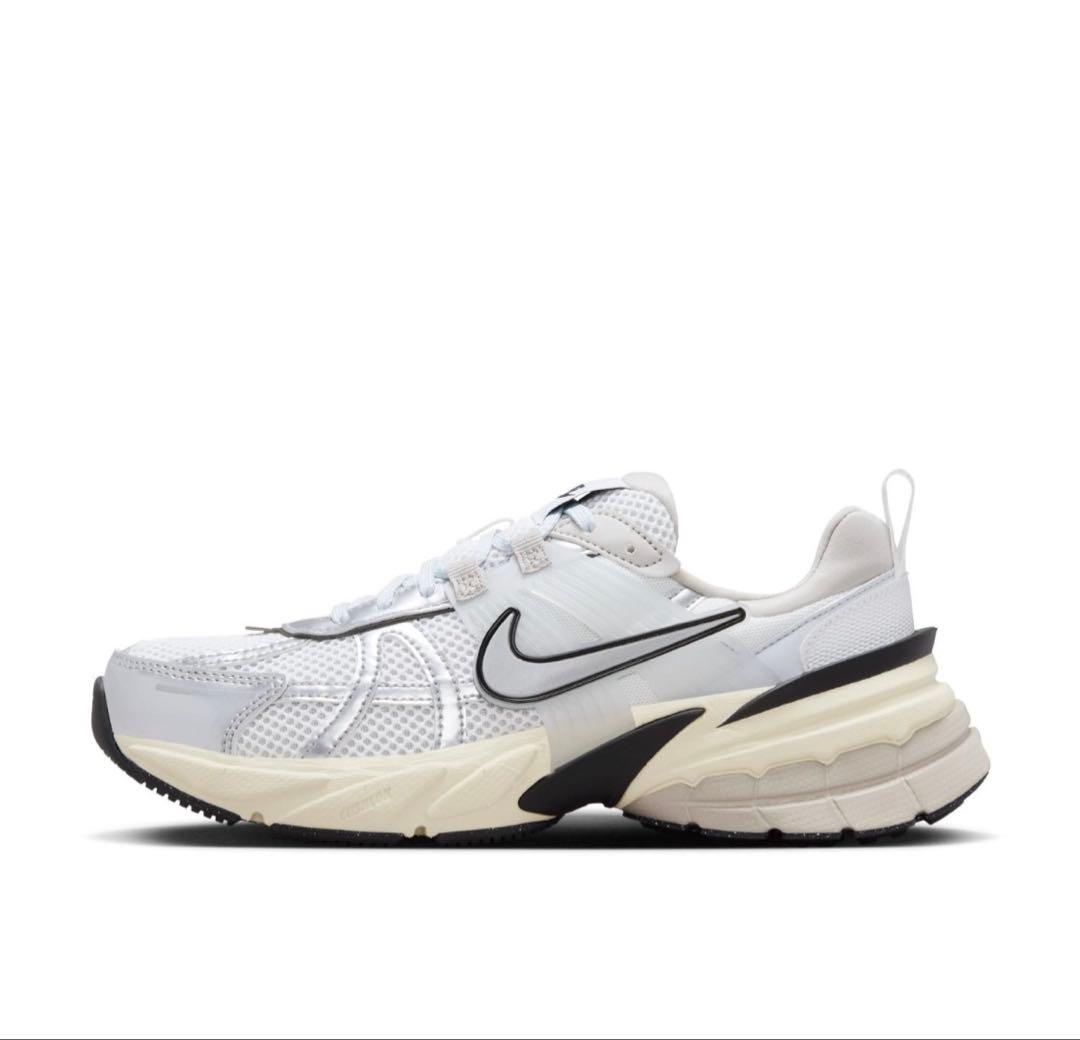 NIKE ウィメンズ V2Kラン 24.5 FD0736-100