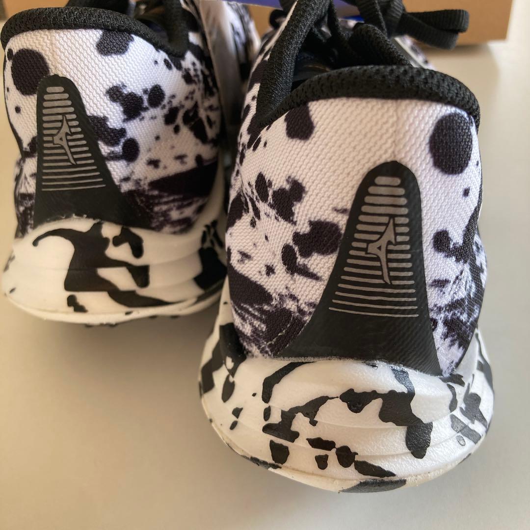 ランニングシューズ ミズノ　ウェーブリベリオンプロ 24.0