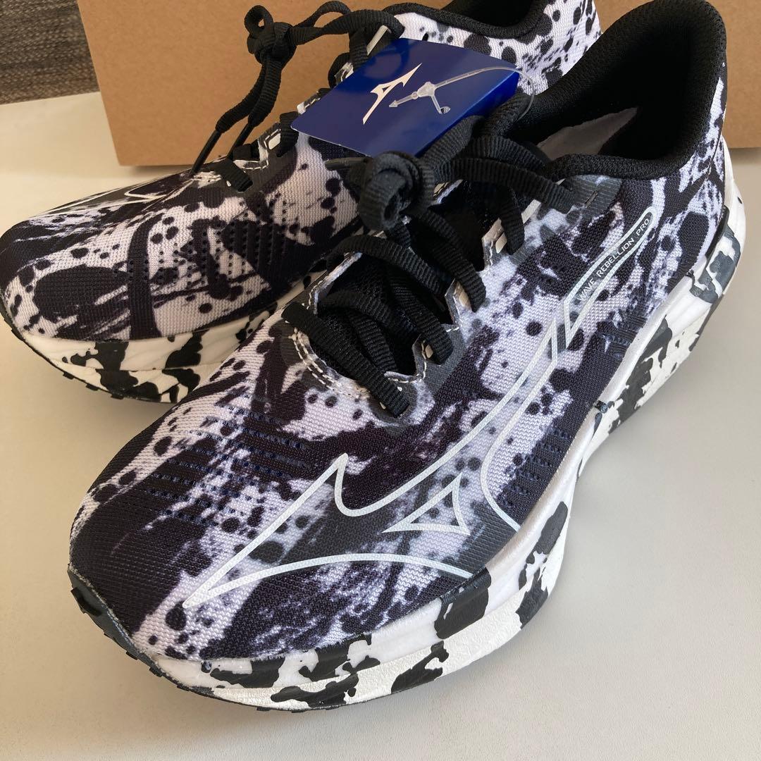 ランニングシューズ ミズノ　ウェーブリベリオンプロ 24.0