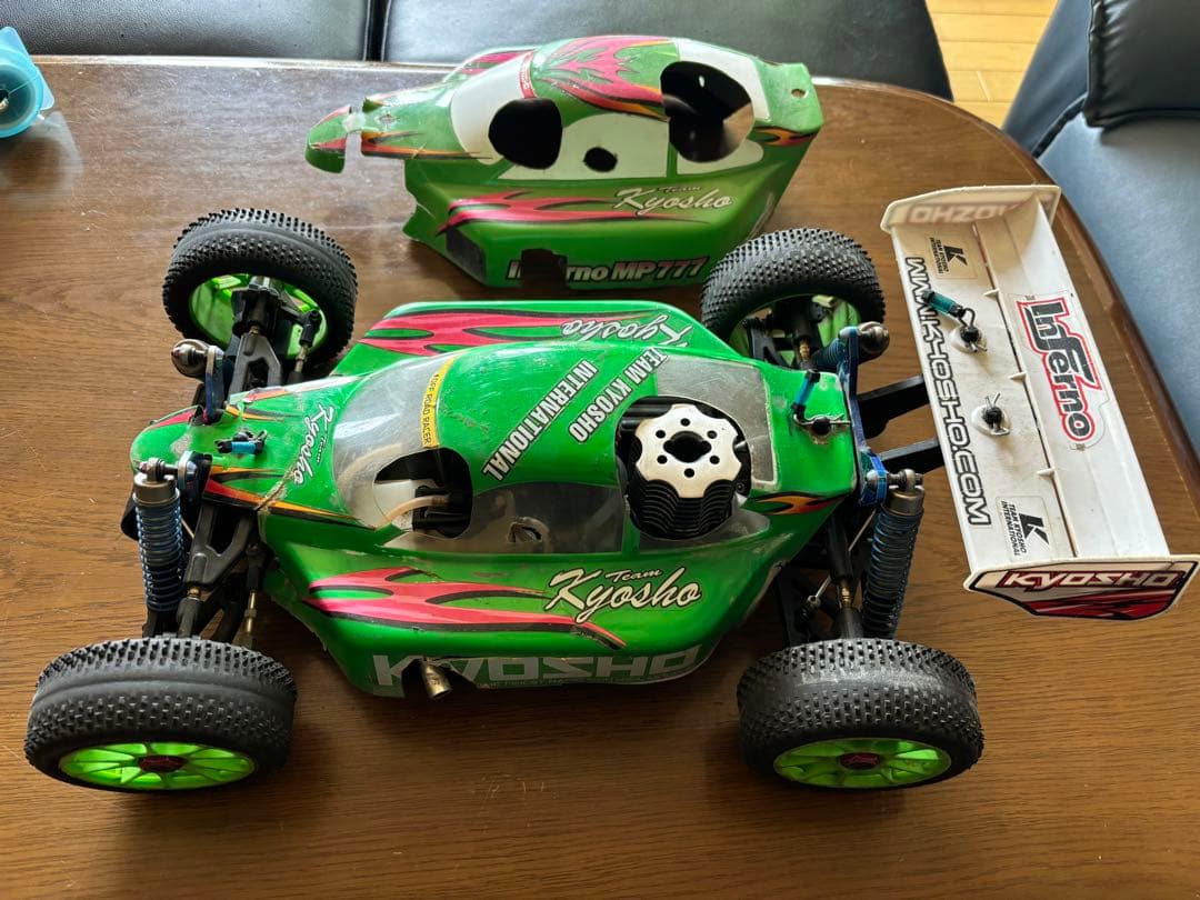 京商　インファーノ　スペアボディ付