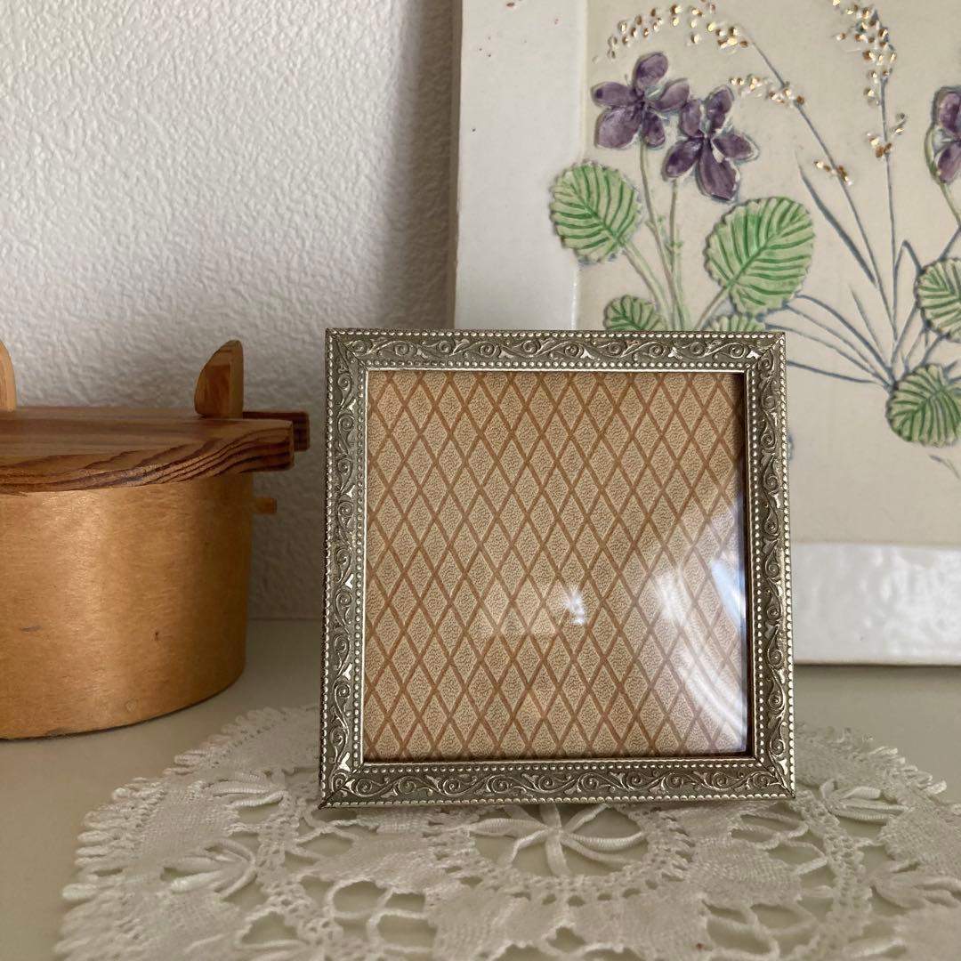 北欧アンティーク 繊細な装飾が美しい小さな小さなアンティークフレーム