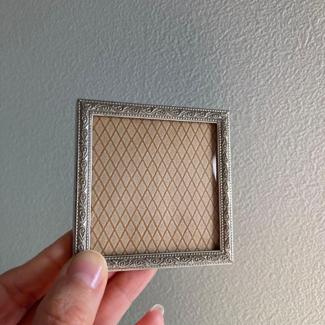 北欧アンティーク 繊細な装飾が美しい小さな小さなアンティークフレーム